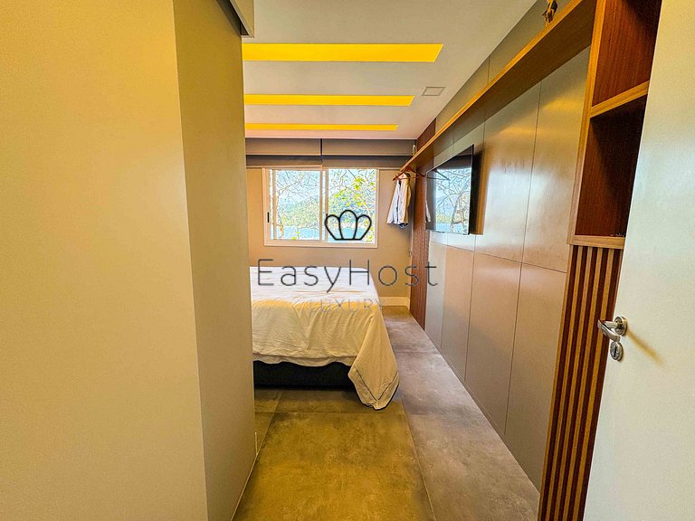 Casa frente mar com deck 60 pés + vaga seca 43 pés em Angra