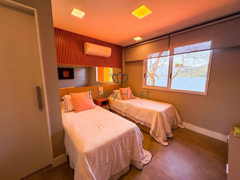 Casa frente mar com deck 60 pés + vaga seca 43 pés em Angra