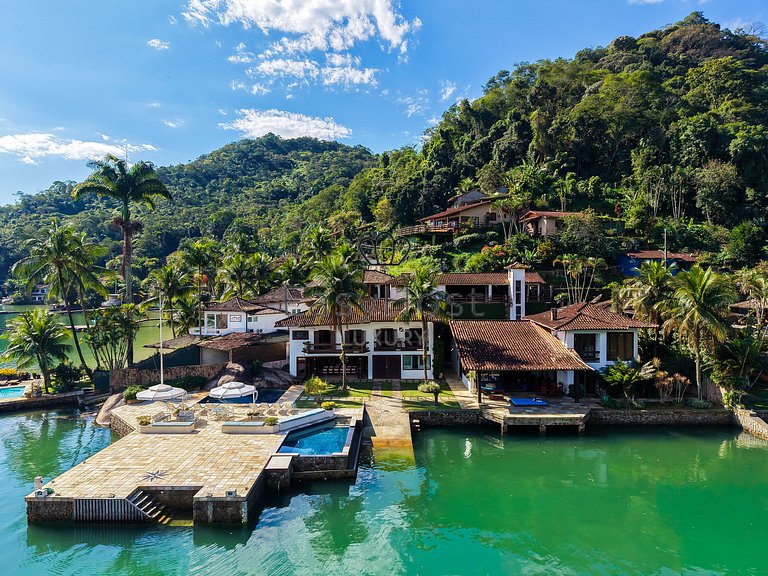 Casa para temporada em Angra dos Reis com piscina vista mar