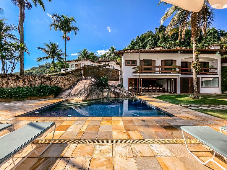 Casa para temporada em Angra dos Reis com piscina vista mar