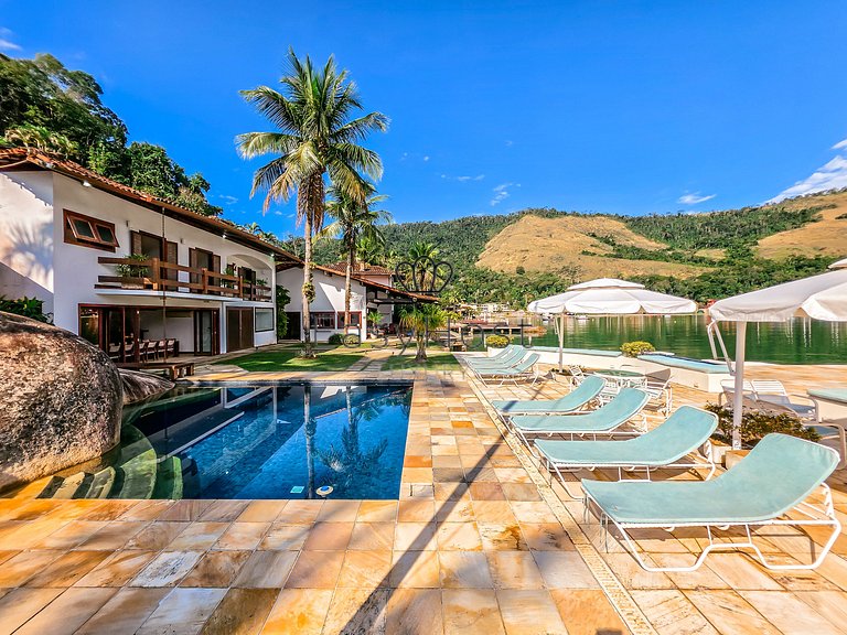 Casa para temporada em Angra dos Reis com piscina vista mar