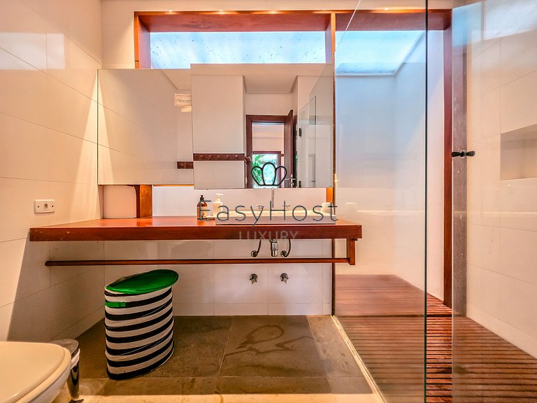 Casa vacacional en Angra dos Reis con piscina y vistas al ma