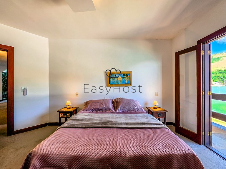 Casa vacacional en Angra dos Reis con piscina y vistas al ma