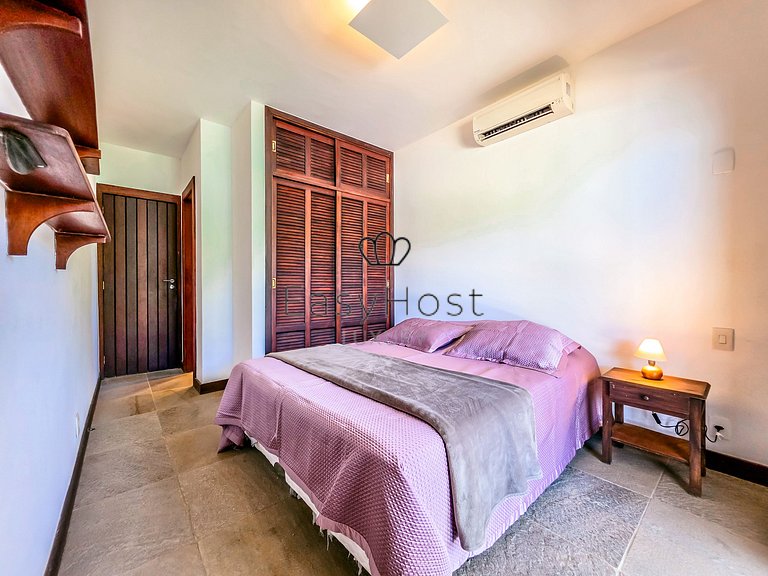 Casa vacacional en Angra dos Reis con piscina y vistas al ma