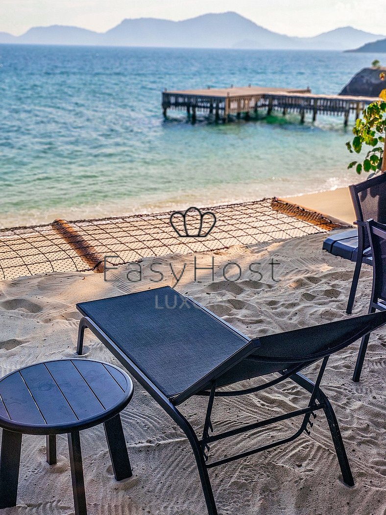 Aluguel de casa de luxo em Angra dos Reis com piscina borda