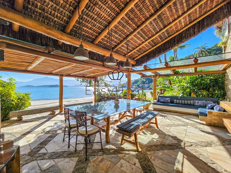 Aluguel de casa em Angra dos Reis com piscina e praia