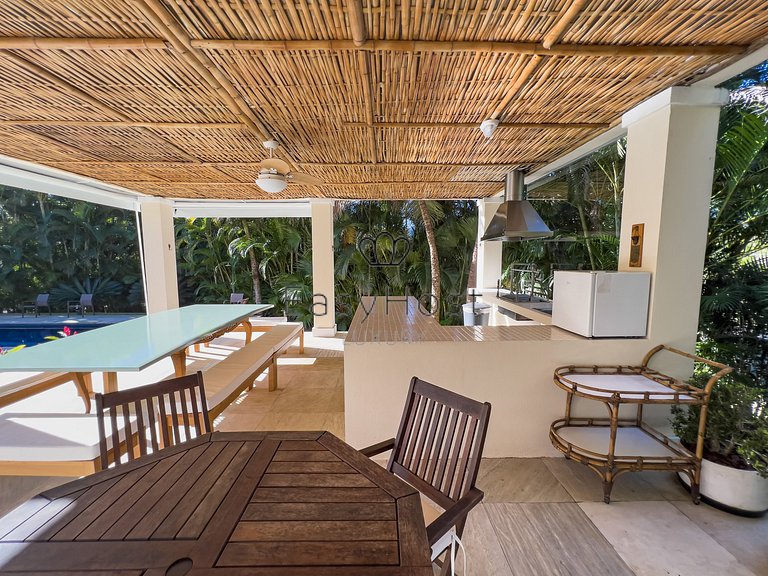 Aluguel de casa em Paraty com piscina em condomínio exclusiv