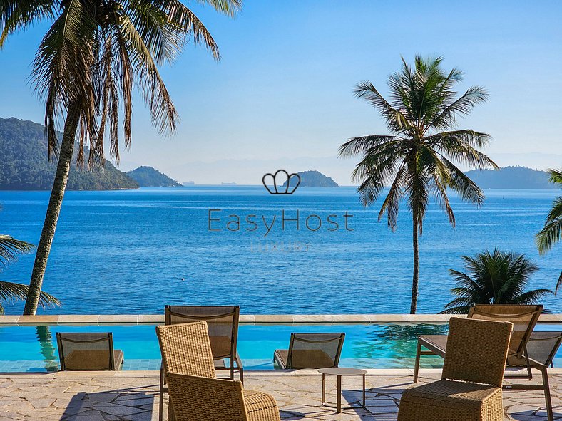 Aluguel de casa luxuosa em Angra com praia e piscina