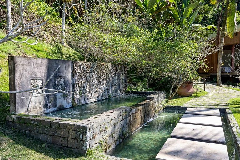 Aluguel de casa luxuosa em Angra dos Reis com piscina e prai
