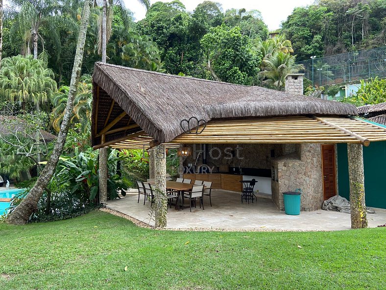 Beachfront house for rent with pool and sauna