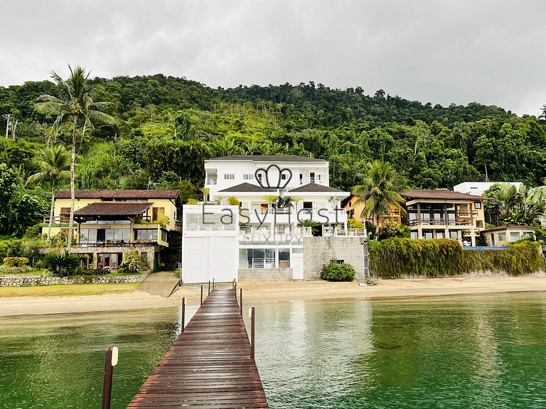 Casa à venda em Angra dos Reis beira mar com piscina e sauna