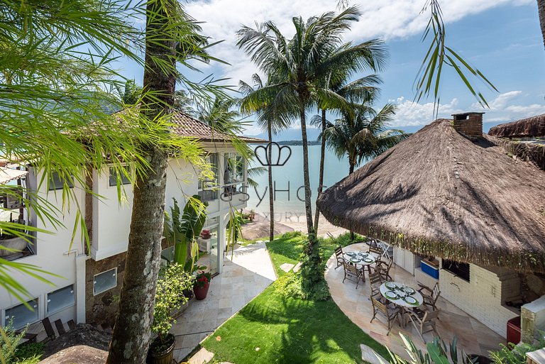 Casa para temporada em Angra dos Reis com piscina e praia