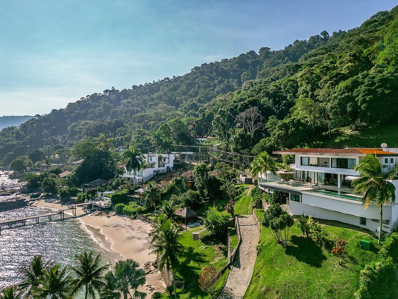 Luxury house for rent in Angra dos Reis with infinity pool -